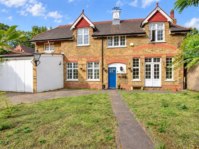 House for sale in Blackheath Royal Standard, Greater London