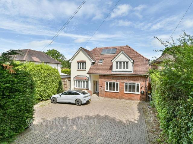 House for sale in Hillview, Surrey