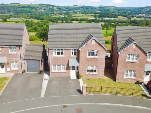 House for sale in Llanedi, Fforest