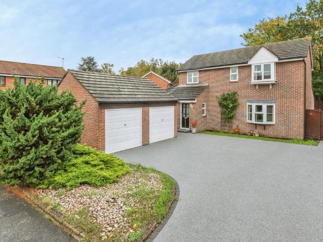 House for sale in Badgers Dene, Grays