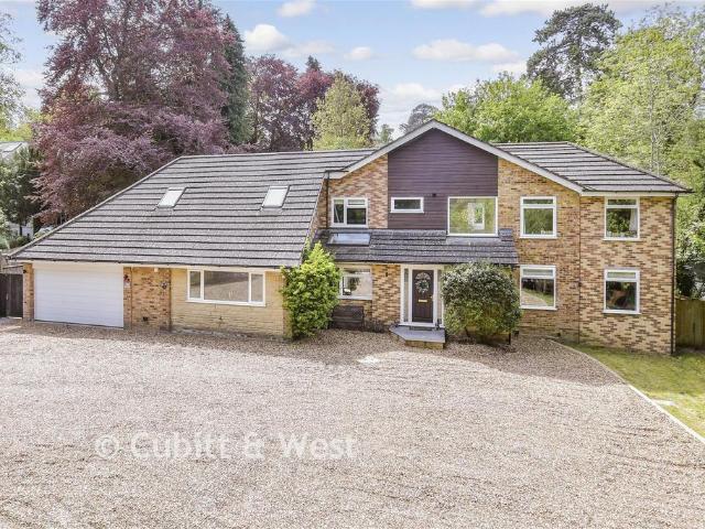 House for sale in London Borough of Croydon, Kenley