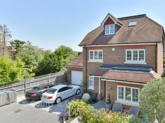 House for sale in London Borough of Croydon, Greater London