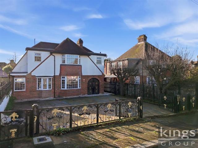 House for sale in Mill Hill, Greater London