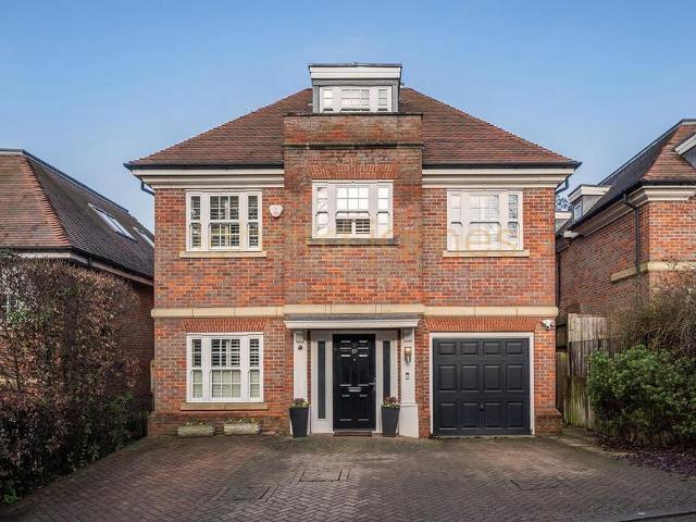House for sale in Mill Hill, Greater London
