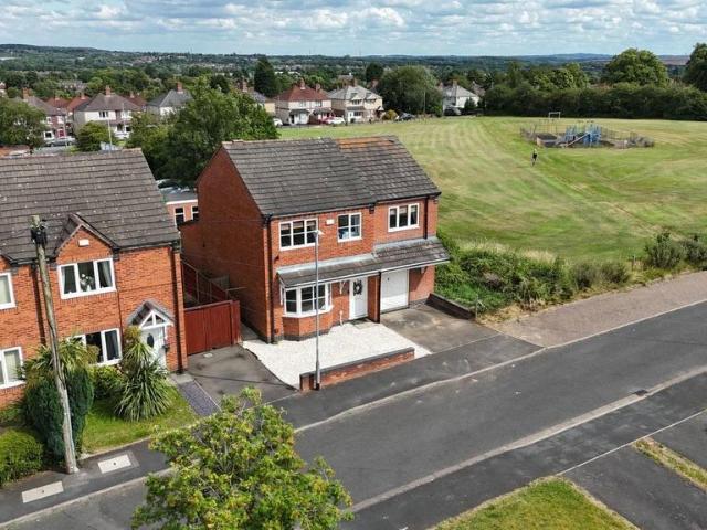 House for sale in Broomhill, Chadsmoor