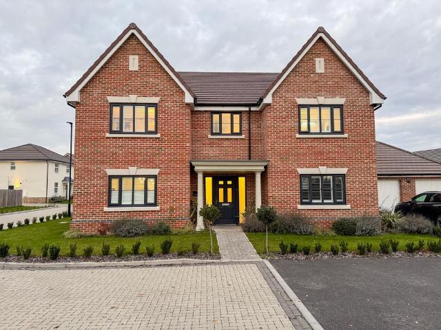 House for sale in Elmstead, Dale Hill
