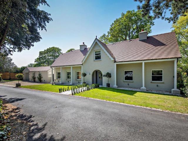 House for sale in Southlea, Datchet