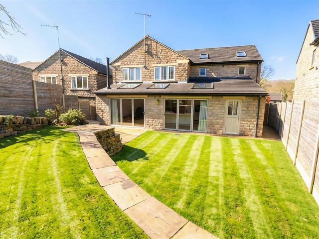 House for sale in Greetland, West Yorkshire