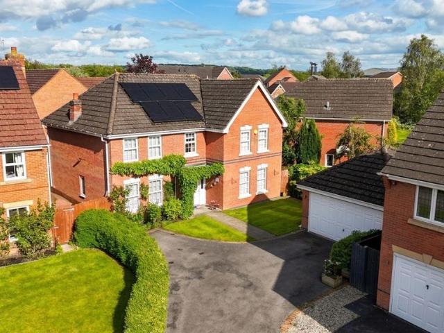 House for sale in Newstead, Longton