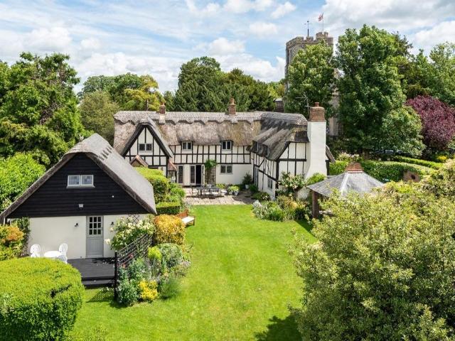 House for sale in Barton-le-clay, Bedfordshire