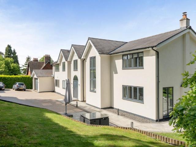 House for sale in Hillview, Surrey