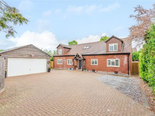 House for sale in Aston Clinton, Buckinghamshire