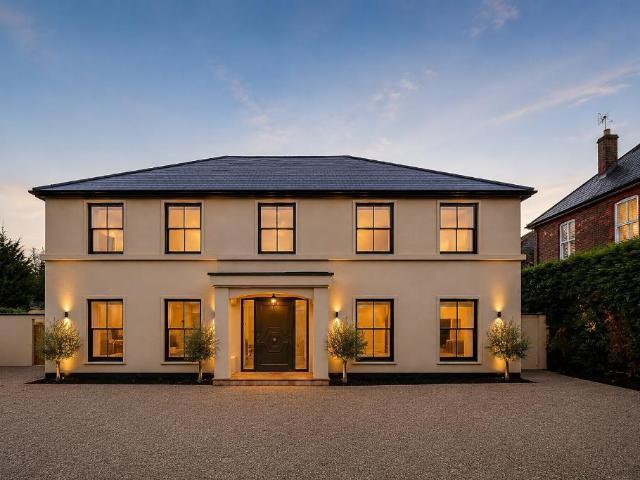 House for sale in Hillview, Surrey