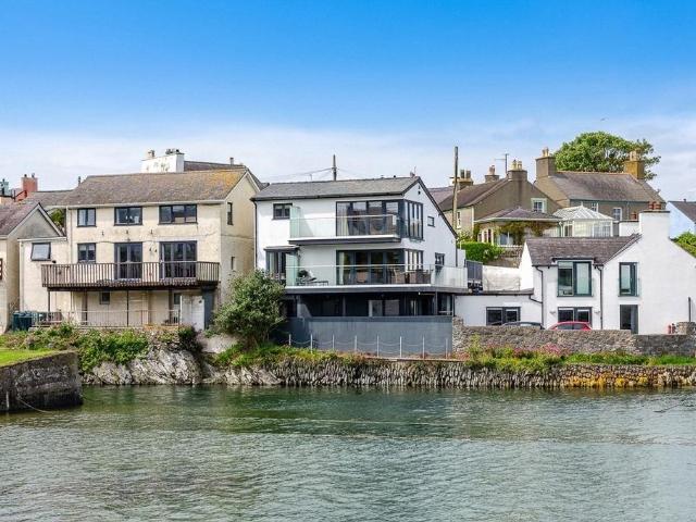 House for sale in Penrhyn, Cemaes