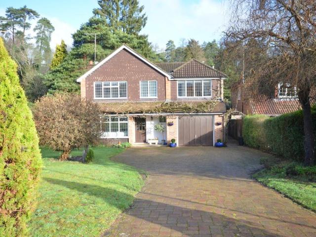House for sale in Lower Bourne, Fole