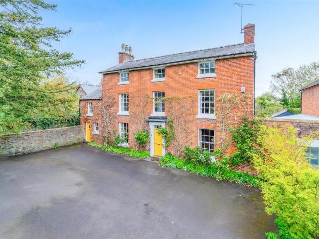 House for sale in Welshpool, Wales