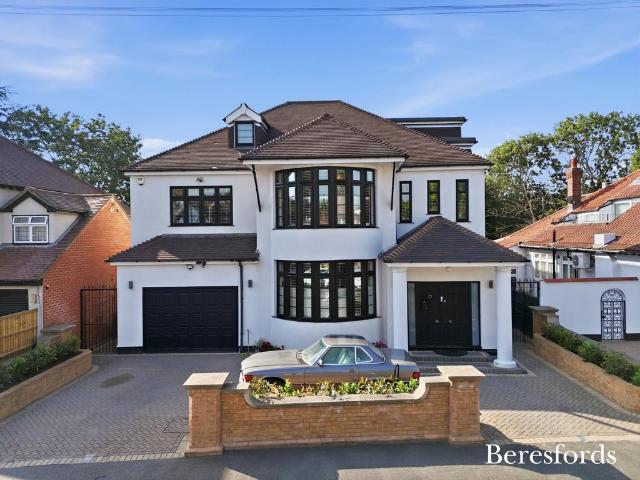House for sale in Gidea Park, Greater London