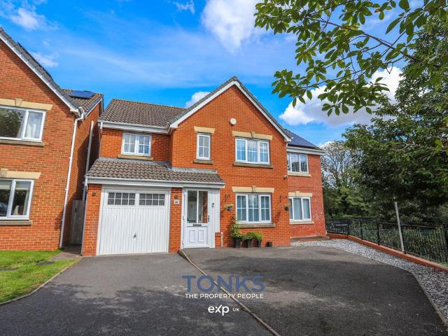 House for sale in Halesowen, West Midlands