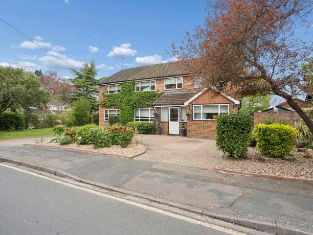 House for sale in Watford Heath, Watford