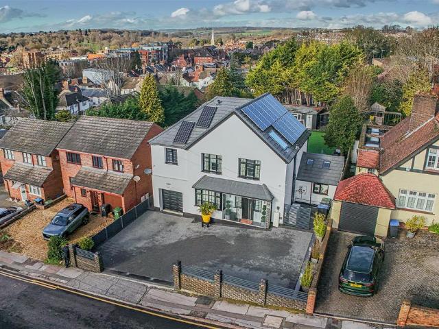 House for sale in The Image, Pouchen End