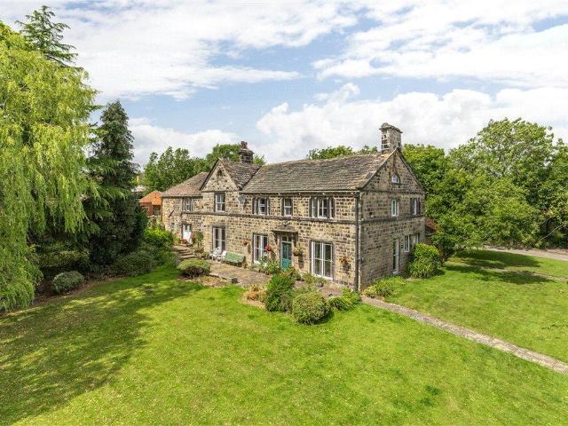 House for sale in Yeadon, West Yorkshire