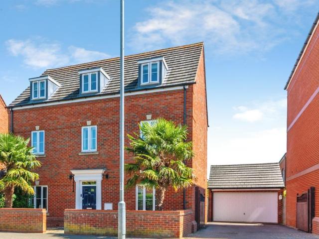 House for sale in Woodlands Park, Bedford