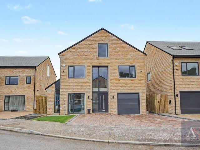 House for sale in Wardle, Burnedge
