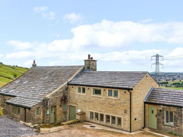 House for sale in Queensbury, West Yorkshire