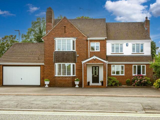 House for sale in Kingswinford, West Midlands