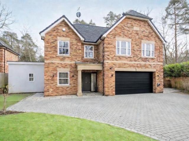 House for sale in Sunninghill and Ascot, South Ascot