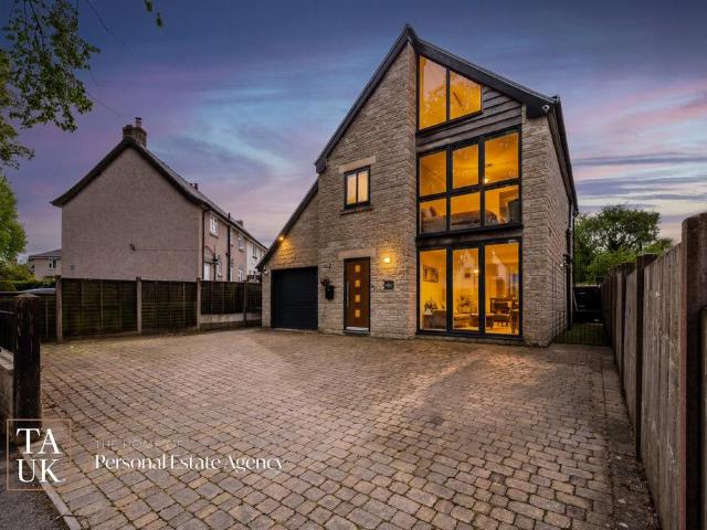 House for sale in Charlesworth, East Midlands