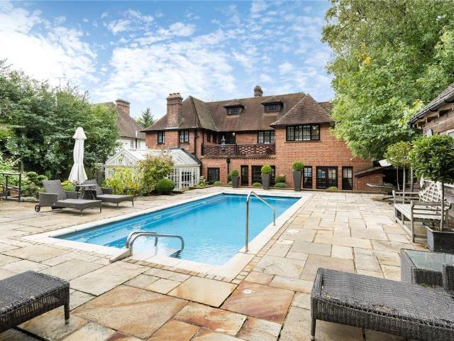 House for sale in Mill Hill, Greater London