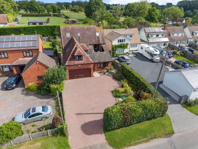 House for sale in Bishampton, Crookhill