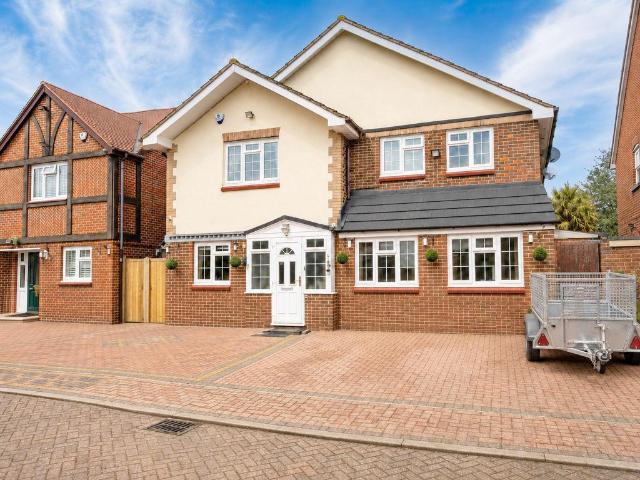 House for sale in Hammond Street, Broxbourne