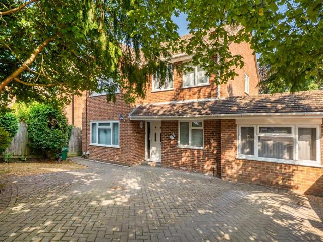 House for sale in Woodley