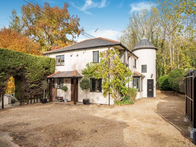 House for sale in Frogmore, Five Acres
