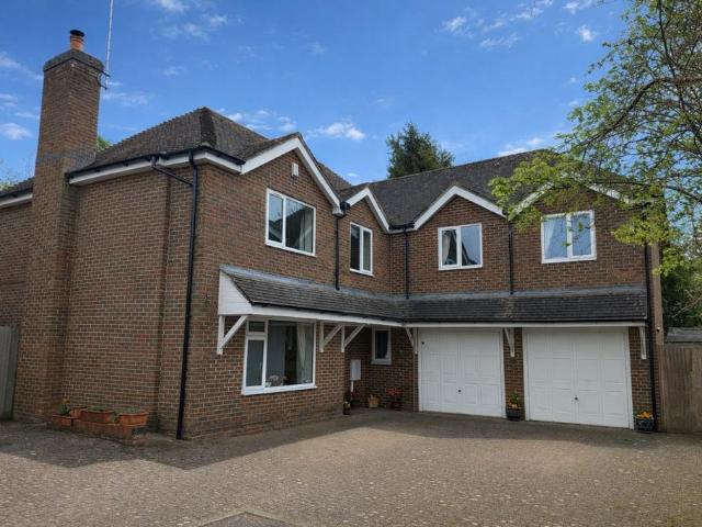 House for sale in Linden Village, Buckingham