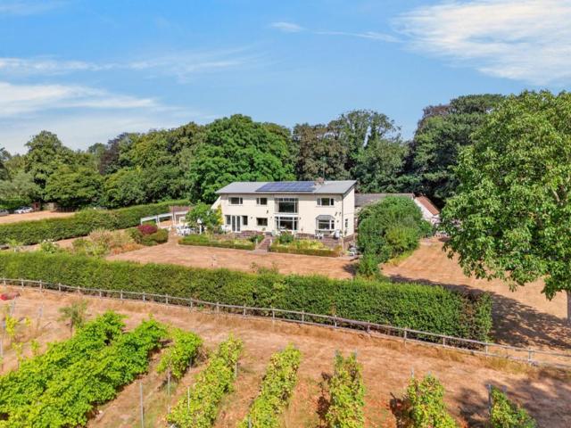 House for sale in Elmfield, Leicestershire
