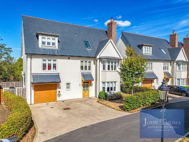 House for sale in Chigwell, Epping
