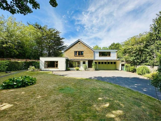 House for sale in Woodcote, Epsom
