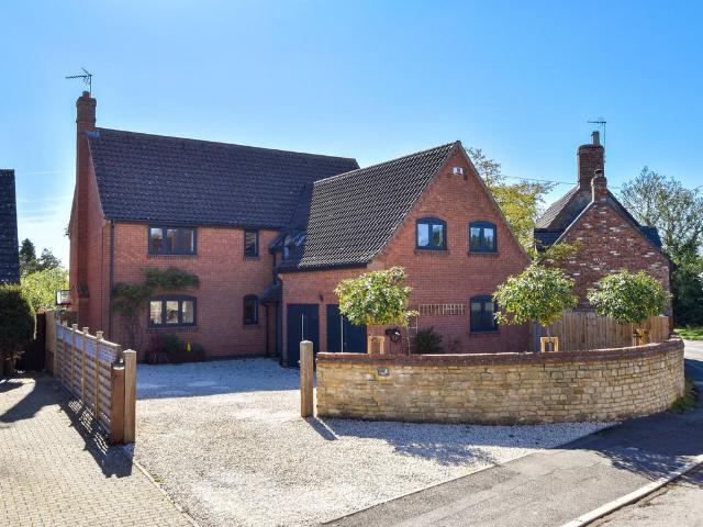 House for sale in Shutlanger