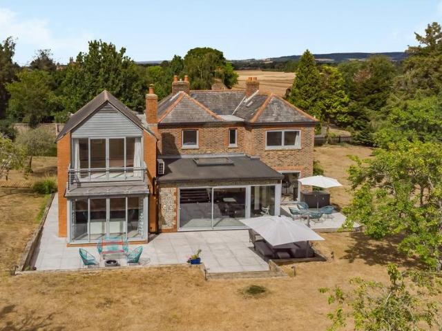 House for sale in Littlecote, West Sussex