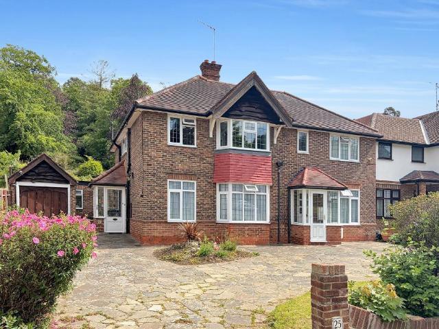 House for sale in London Borough of Croydon, Selsdon