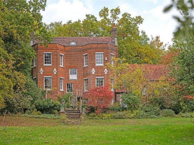 House for sale in Mill Hill, Greater London