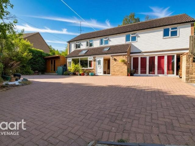 House for sale in Roebuck, Shephall