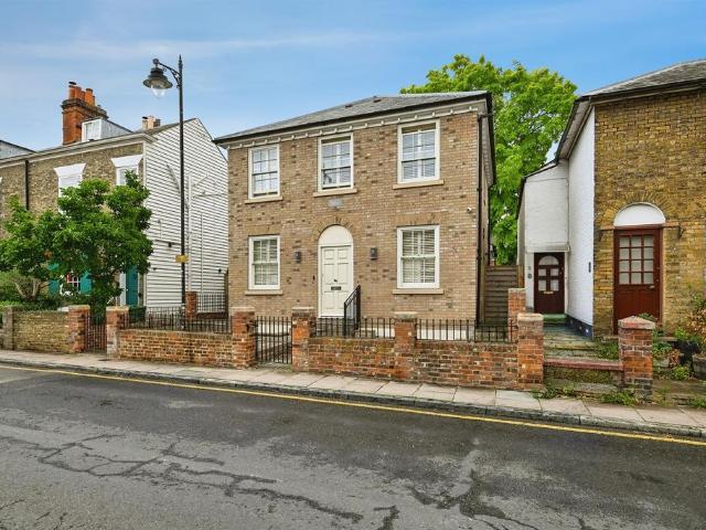House for sale in Oad Street, Kent