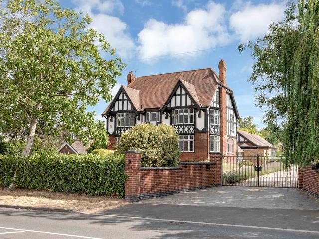 House for sale in Castle Donington, Leicestershire