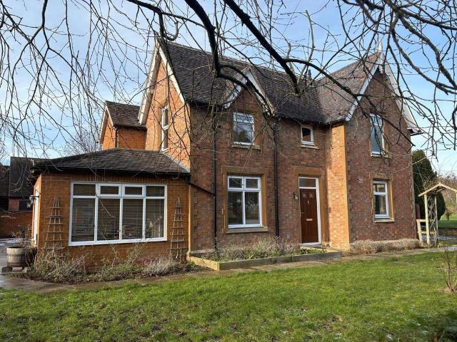 House for sale in Crookhill, Worcestershire
