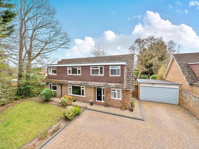 House for sale in Frogmore, Hart