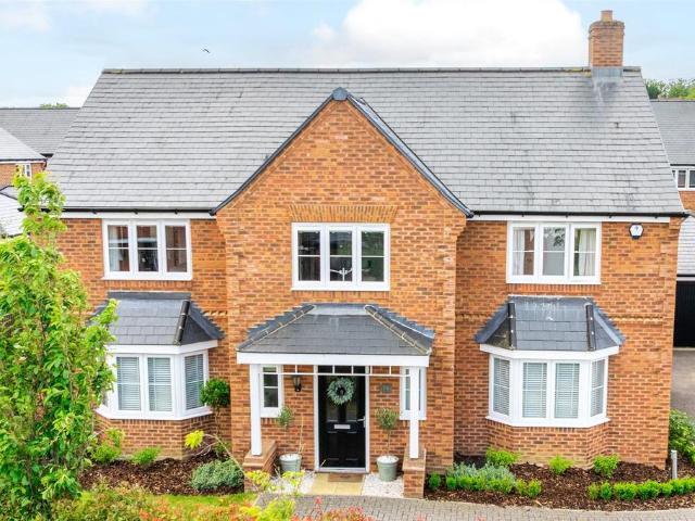 House for sale in Steeple Claydon, Buckinghamshire